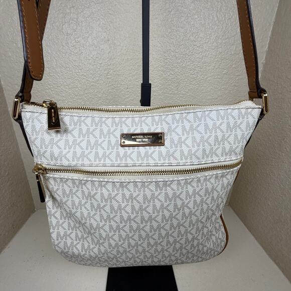 Michael Kors Jet Set Travel Logo Messenger crossbody bag with COA - Picture 3 of 14